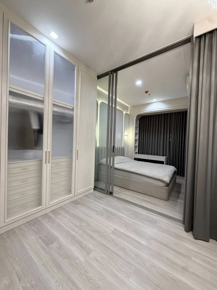 For rent: Rhythm Charoenkrung Pavillion, high floor unit, fully furnished, spacious and comfortable. Book now!