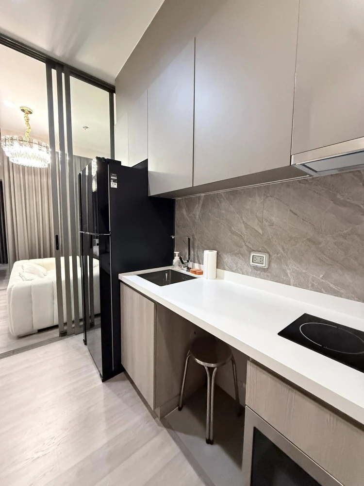 For rent: Rhythm Charoenkrung Pavillion, high floor unit, fully furnished, spacious and comfortable. Book now!