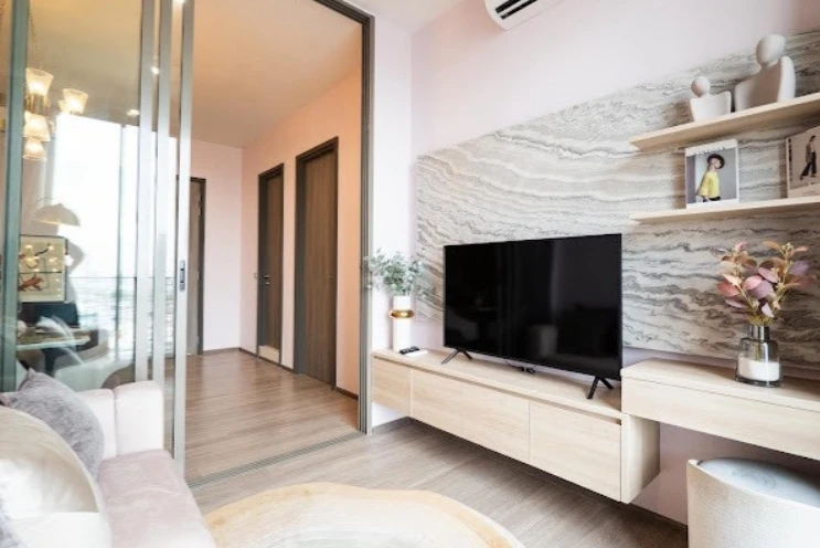 For rent: Rhythm Charoenkrung Pavillion. Beautiful room, well-decorated with built-in furniture. Book now!
