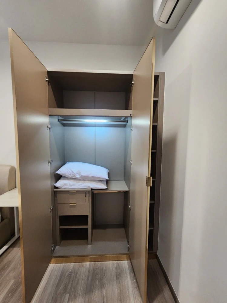 For rent: Rhythm Charoenkrung Pavillion, large room, lots of space, 16th floor, view with no tall buildings blocking it, book first, get it first.