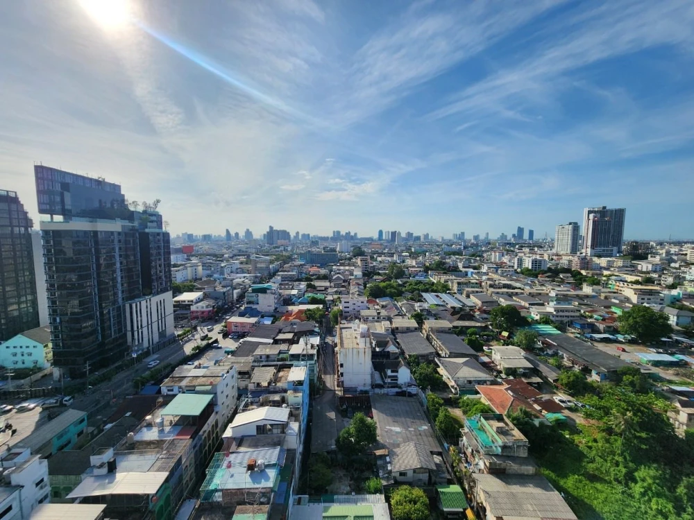 For rent: Rhythm Charoenkrung Pavillion, large room, lots of space, 16th floor, view with no tall buildings blocking it, book first, get it first.