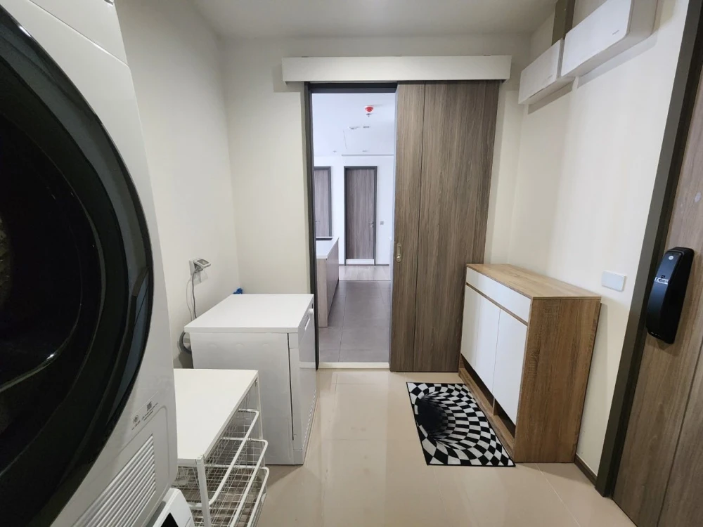 For rent: Rhythm Charoenkrung Pavillion, large room, lots of space, 16th floor, view with no tall buildings blocking it, book first, get it first.