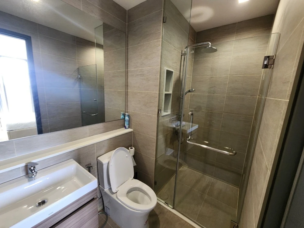 For rent: Rhythm Charoenkrung Pavillion, large room, lots of space, 16th floor, view with no tall buildings blocking it, book first, get it first.