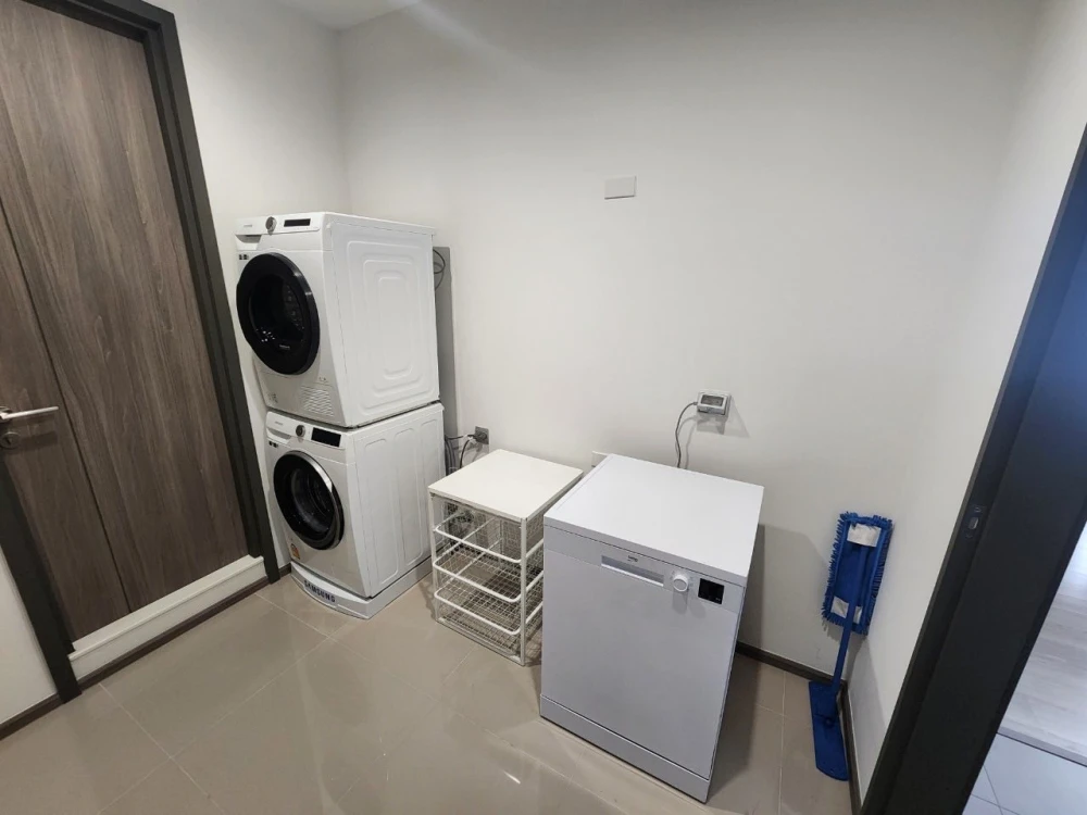 For rent: Rhythm Charoenkrung Pavillion, large room, lots of space, 16th floor, view with no tall buildings blocking it, book first, get it first.