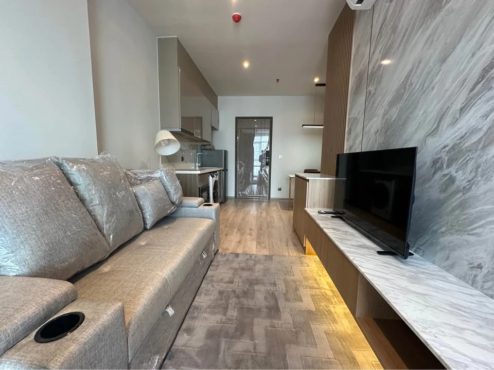 For rent: Rhythm Ekkamai estate, 20th floor, unobstructed view of Thonglor, bedroom with king-size bed, reserve now.