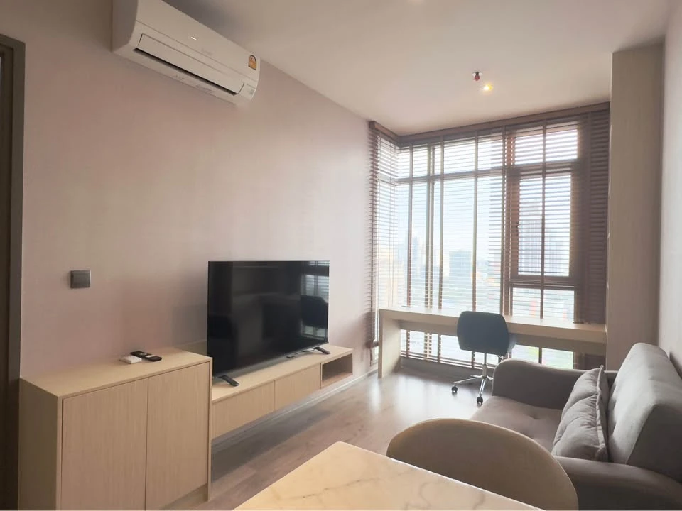 For rent: Rhythm Ekkamai Estate, city view, onsen, fully furnished, nice atmosphere, you will regret it if you miss it.
