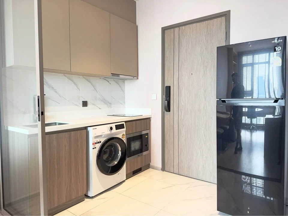 For rent: Rhythm Ekkamai Estate, city view, onsen, fully furnished, nice atmosphere, you will regret it if you miss it.