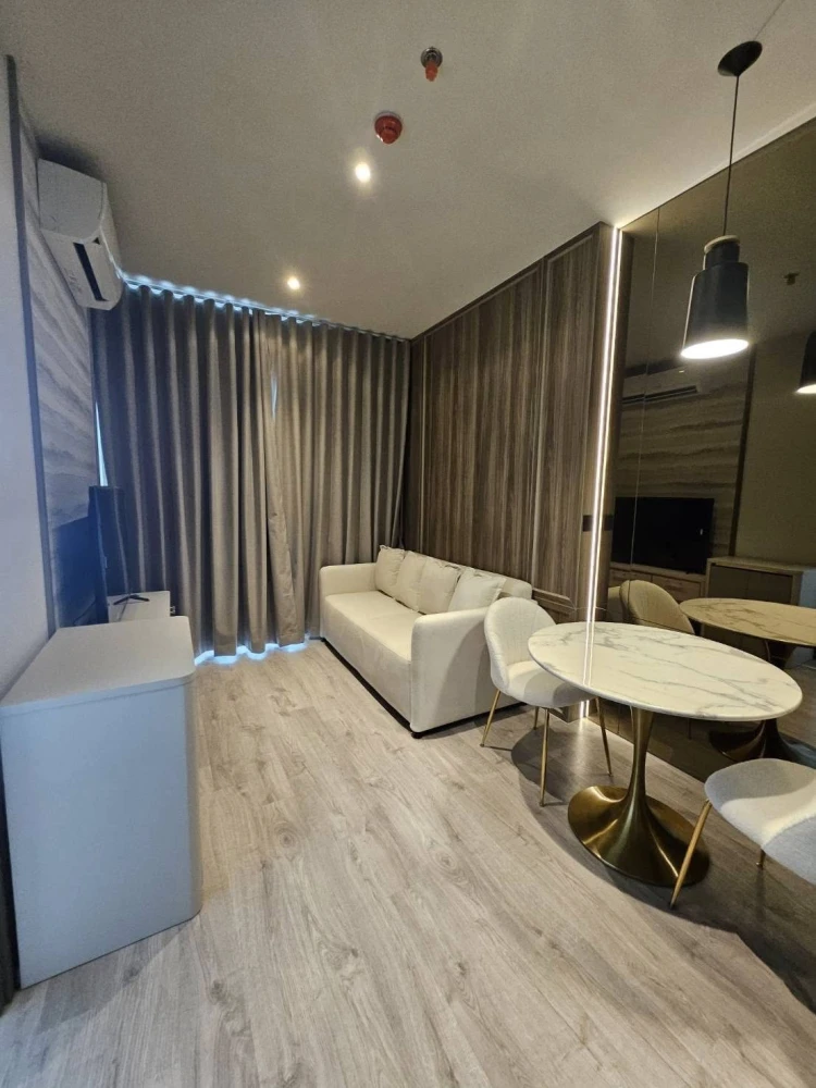 For rent: RHYTHM EKKAMAI ESTATE, the actual room is very beautiful, fully furnished, open view, airy, full of natural light, ready to move in immediat