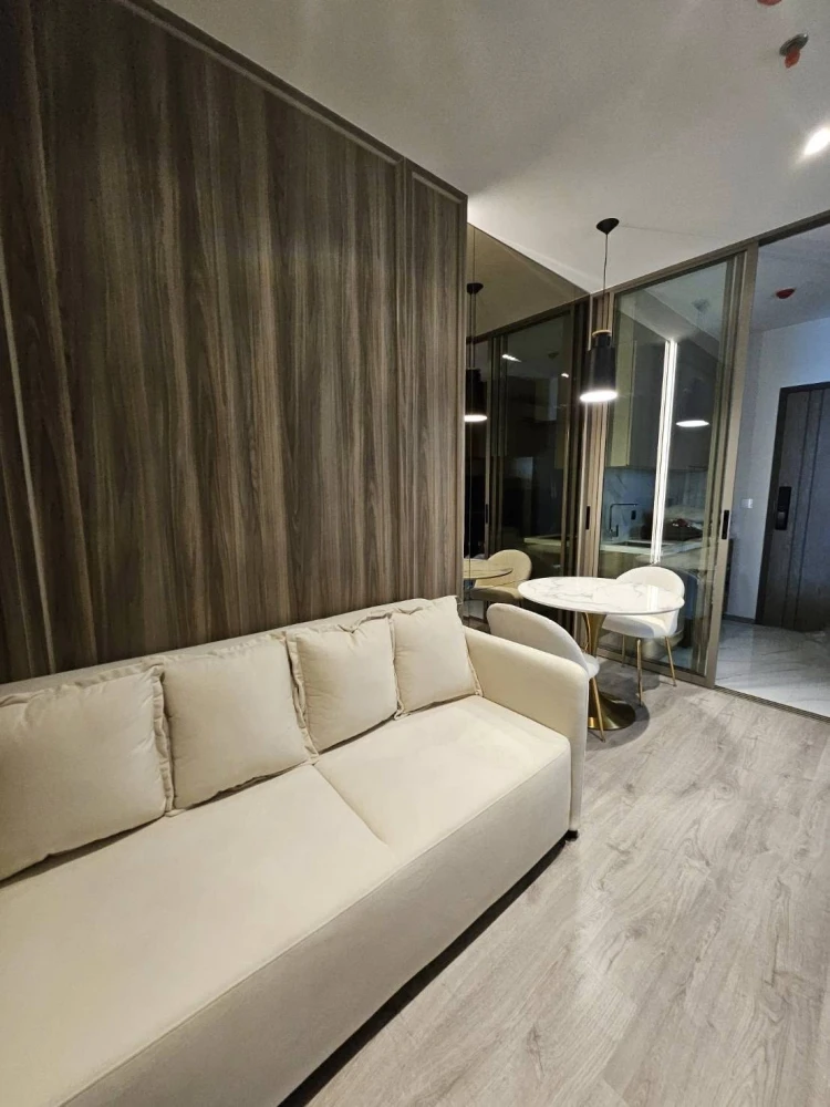 For rent: RHYTHM EKKAMAI ESTATE, the actual room is very beautiful, fully furnished, open view, airy, full of natural light, ready to move in immediat