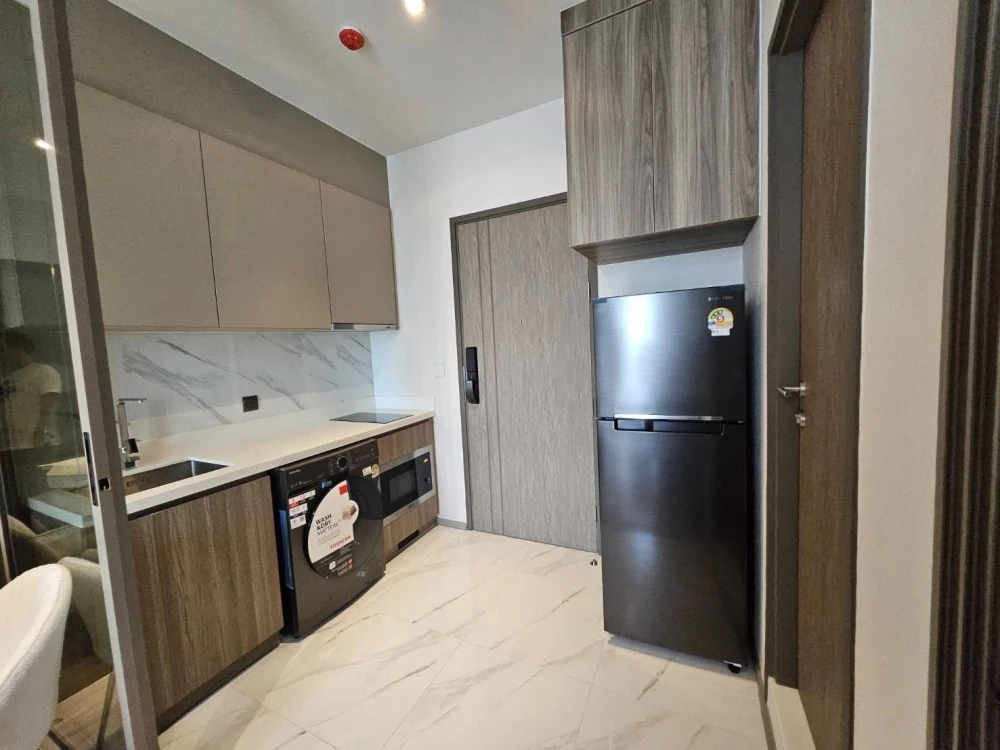 For rent: RHYTHM EKKAMAI ESTATE, the actual room is very beautiful, fully furnished, open view, airy, full of natural light, ready to move in immediat