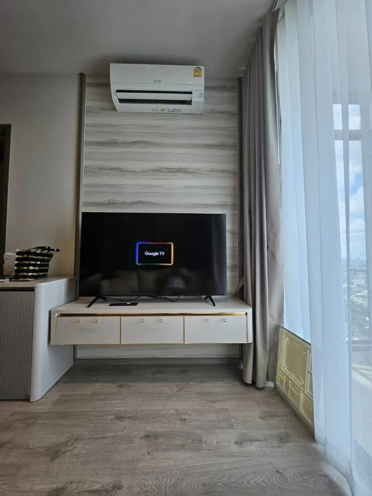 For rent: RHYTHM EKKAMAI ESTATE, the actual room is very beautiful, fully furnished, open view, airy, full of natural light, ready to move in immediat