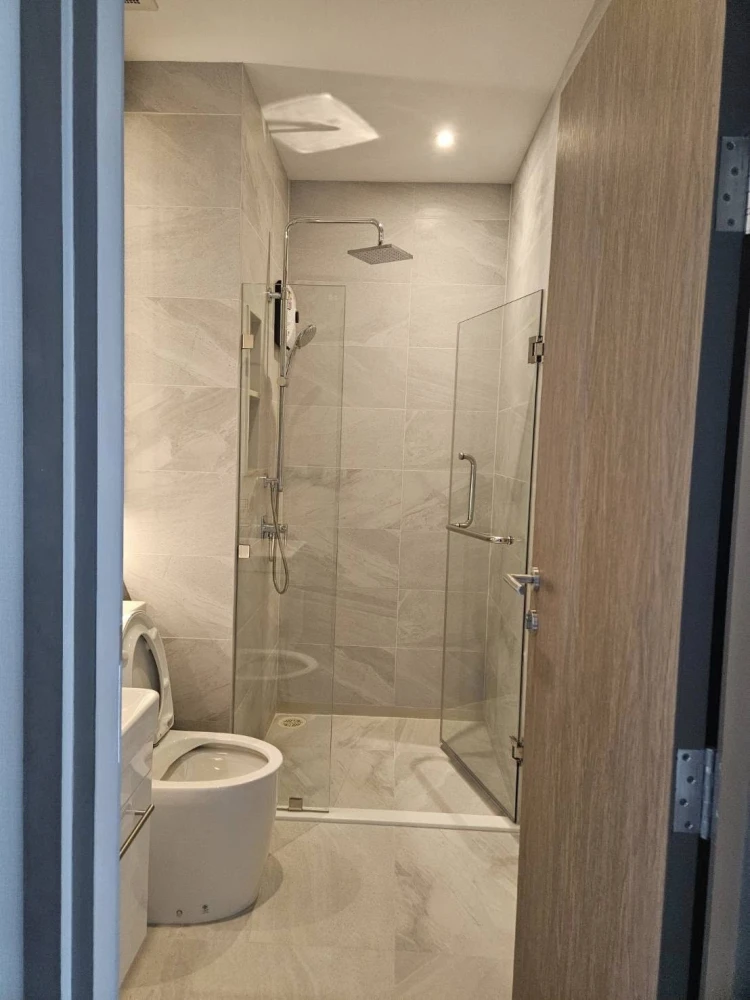 For rent: RHYTHM EKKAMAI ESTATE, the actual room is very beautiful, fully furnished, open view, airy, full of natural light, ready to move in immediat