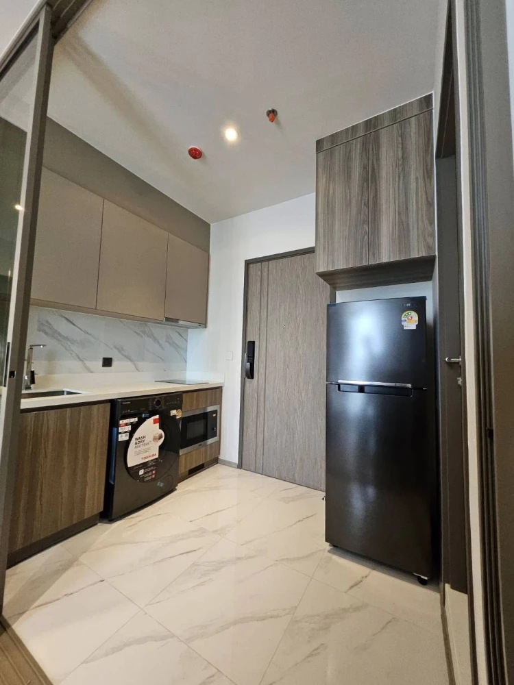 For rent: RHYTHM EKKAMAI ESTATE, the actual room is very beautiful, fully furnished, open view, airy, full of natural light, ready to move in immediat