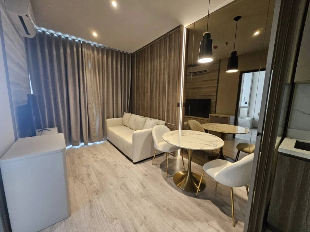 For rent: RHYTHM EKKAMAI ESTATE, the actual room is very beautiful, fully furnished, open view, airy, full of natural light, ready to move in immediat