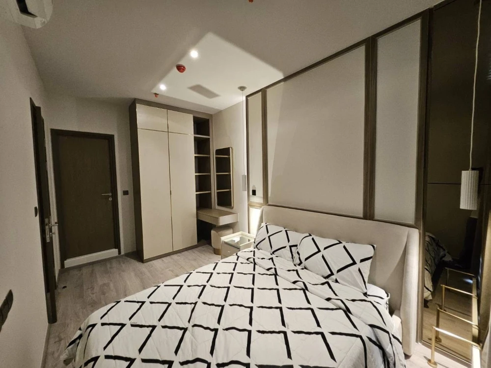 For rent: RHYTHM EKKAMAI ESTATE, the actual room is very beautiful, fully furnished, open view, airy, full of natural light, ready to move in immediat