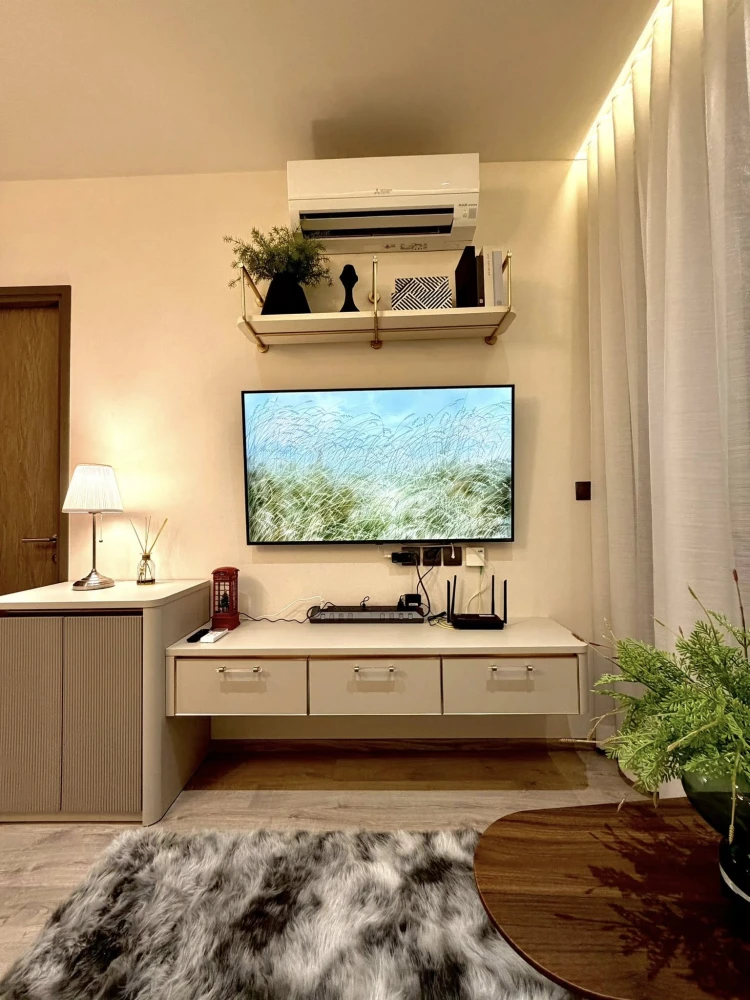 For rent: Rhythm Ekkamai Estate. A lovely, beautifully decorated unit with a consistent color scheme and high-quality built-in furniture. Book now!