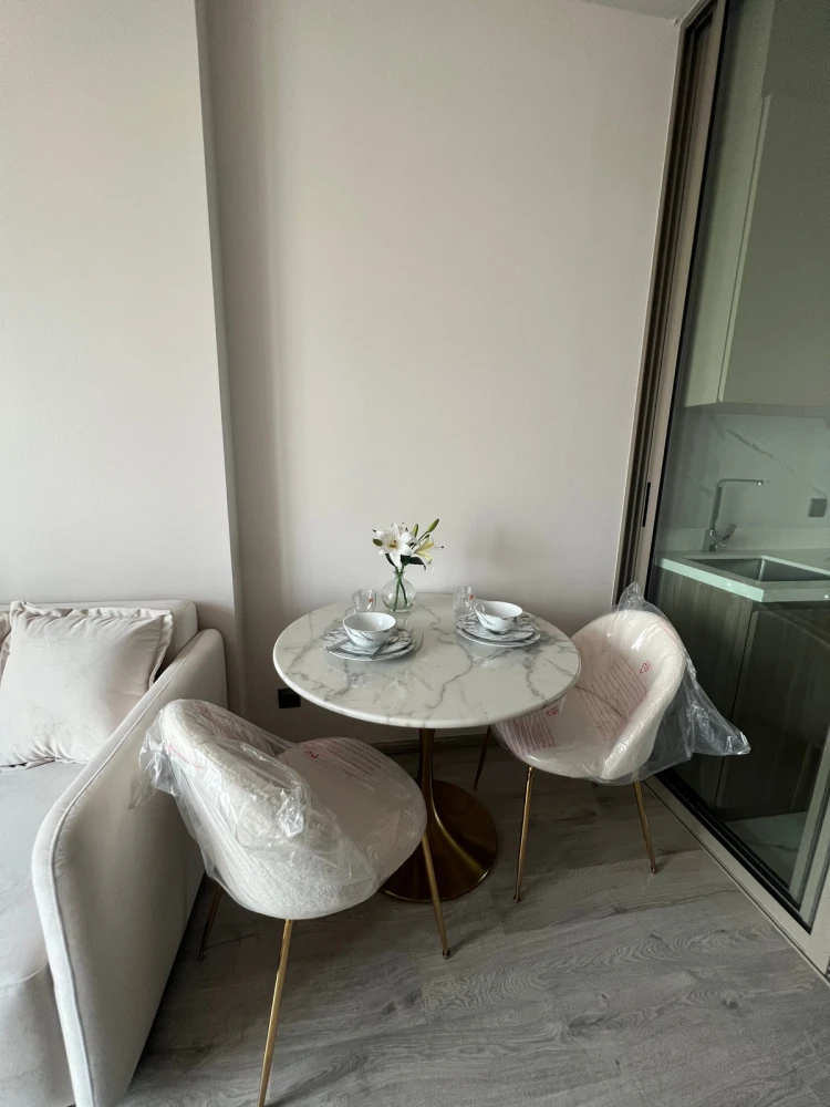 For rent: Rhythm Ekkamai Estate, fully furnished unit. Book now! Don't miss out! Act fast!