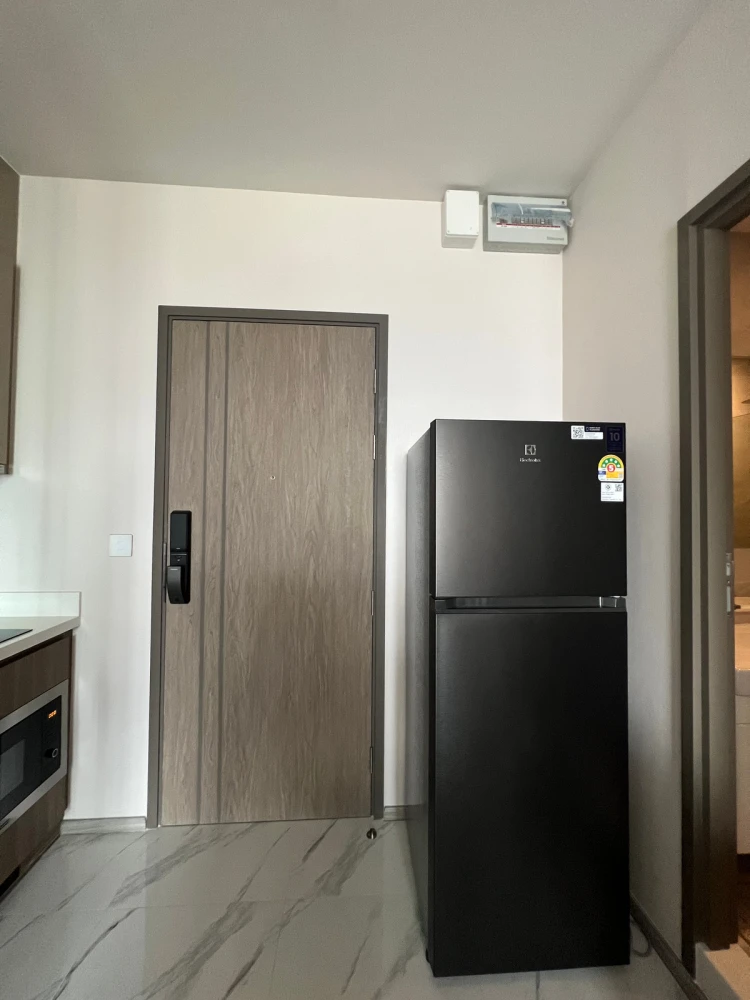 For rent: Rhythm Ekkamai Estate, fully furnished unit. Book now! Don't miss out! Act fast!