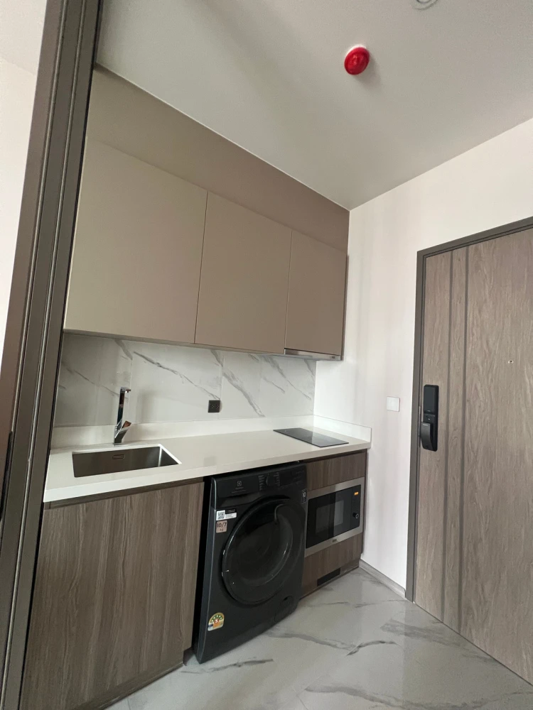For rent: Rhythm Ekkamai Estate, fully furnished unit. Book now! Don't miss out! Act fast!