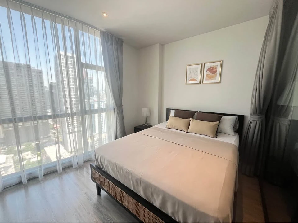 For rent: RHYTHM Ekkamai, 29th floor, fully furnished unit. Very comfortable and ready to move in. Book now! Don't miss out! Act fast!