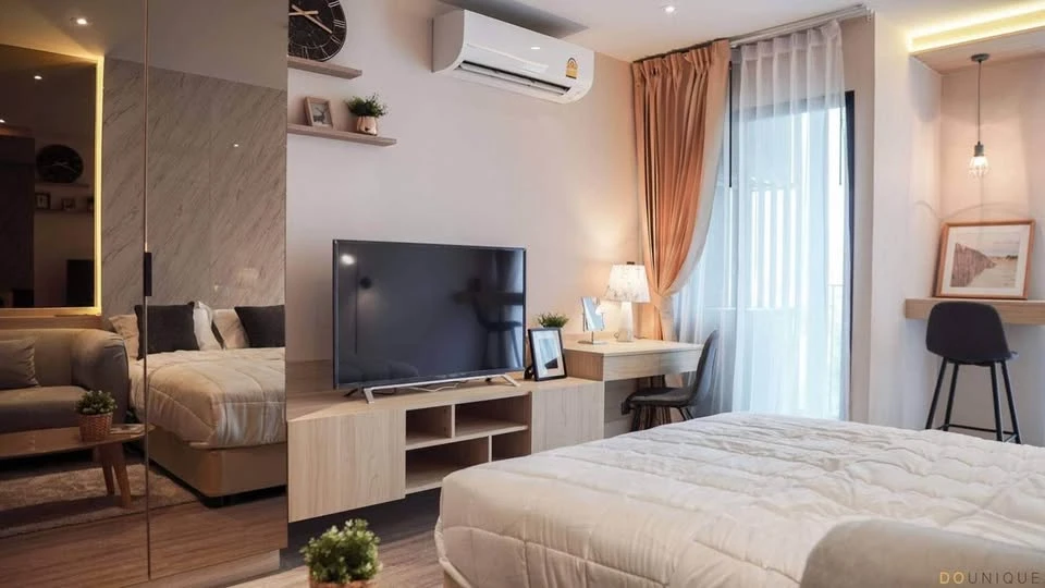 For rent: Rhythm Ekkamai, stunning room with amazing built-in furnishings. You can't miss this opportunity!