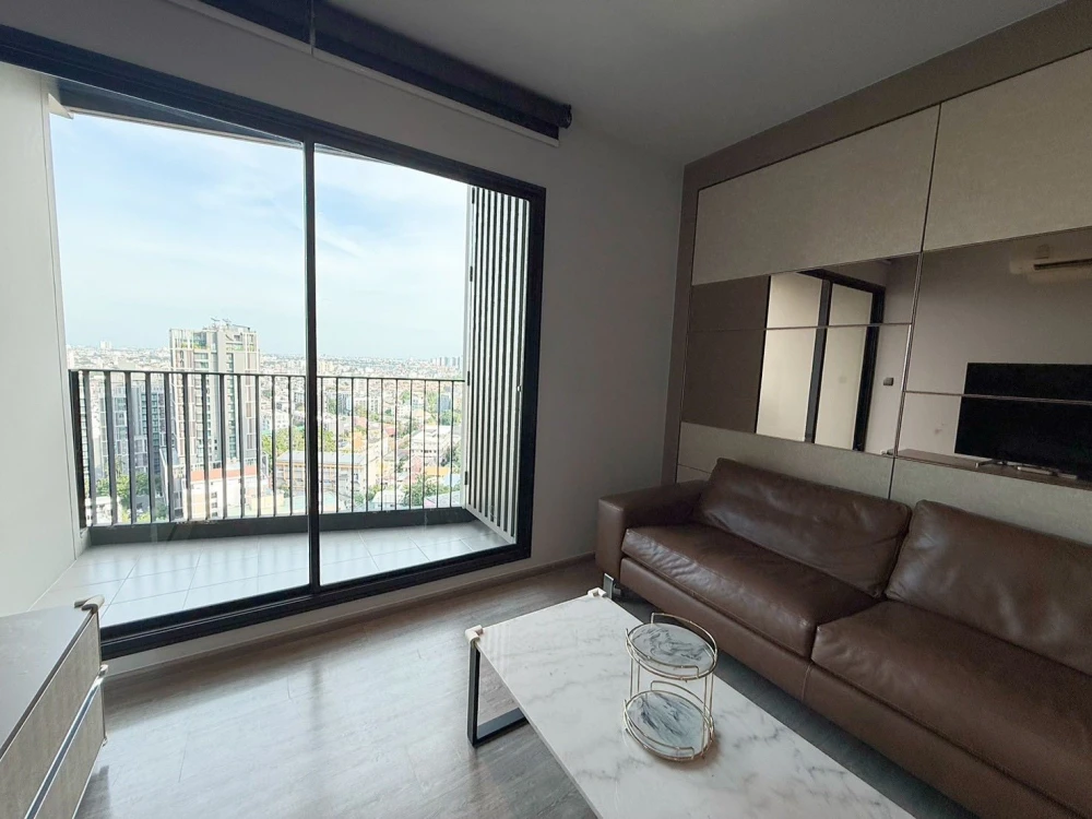 For rent: Rhythm Ekkamai, very high floor unit with huge living space and gorgeous built-in furnishings. Book now!