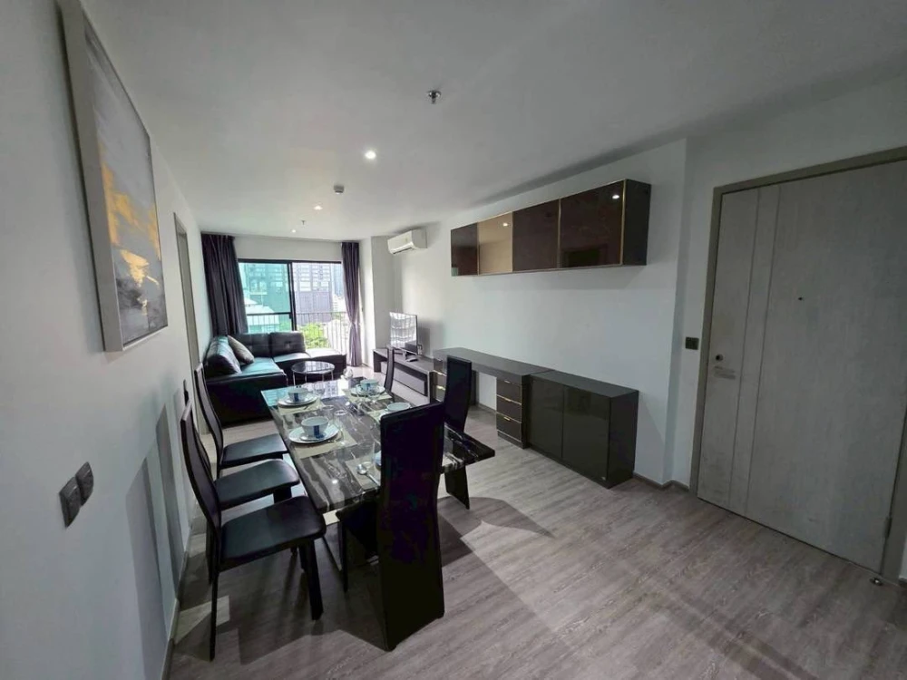 For rent: RHYTHM Ekkamai, beautifully decorated room with a theme, lots of usable space, beautiful view, not blocked, don't miss it.