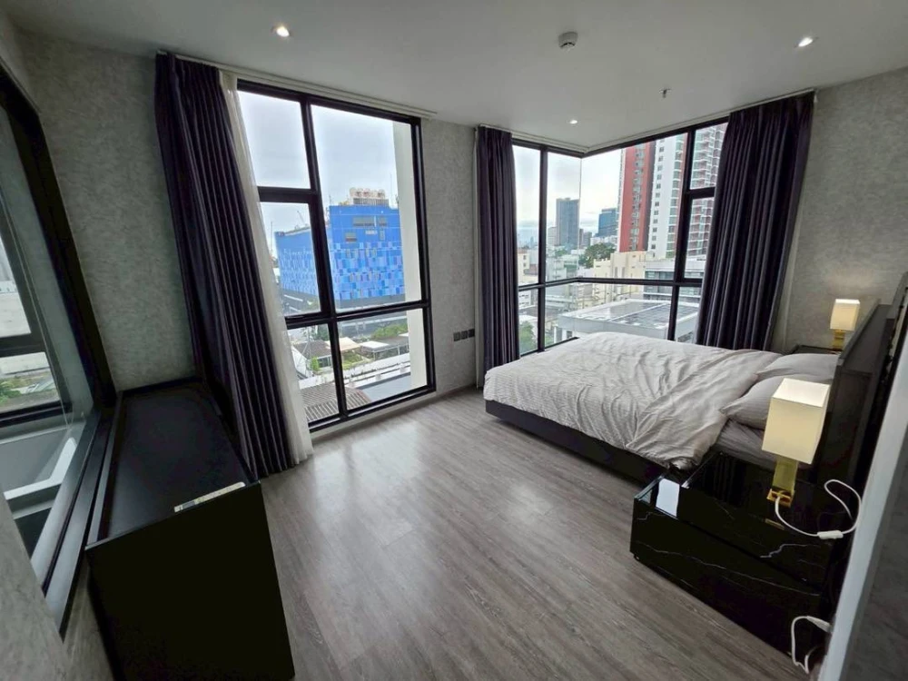 For rent: RHYTHM Ekkamai, beautifully decorated room with a theme, lots of usable space, beautiful view, not blocked, don't miss it.