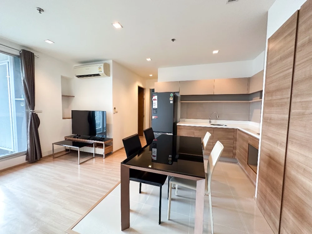 For rent: Rhythm Phahon-Ari, 29th floor, corner unit, fully furnished, very livable. Book now, don't miss out!