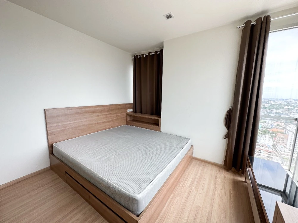 For rent: Rhythm Phahon-Ari, 29th floor, corner unit, fully furnished, very livable. Book now, don't miss out!