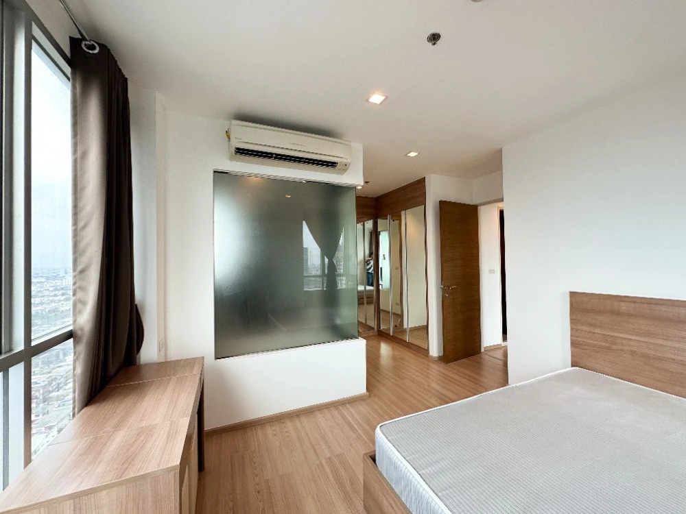 For rent: Rhythm Phahon-Ari, 29th floor, corner unit, fully furnished, very livable. Book now, don't miss out!