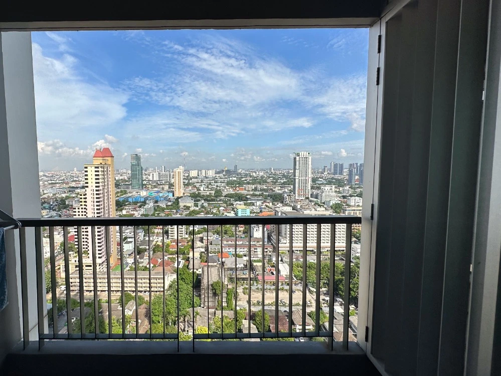 For rent: Rhythm Phahon-Ari, 29th floor, corner unit, fully furnished, very livable. Book now, don't miss out!