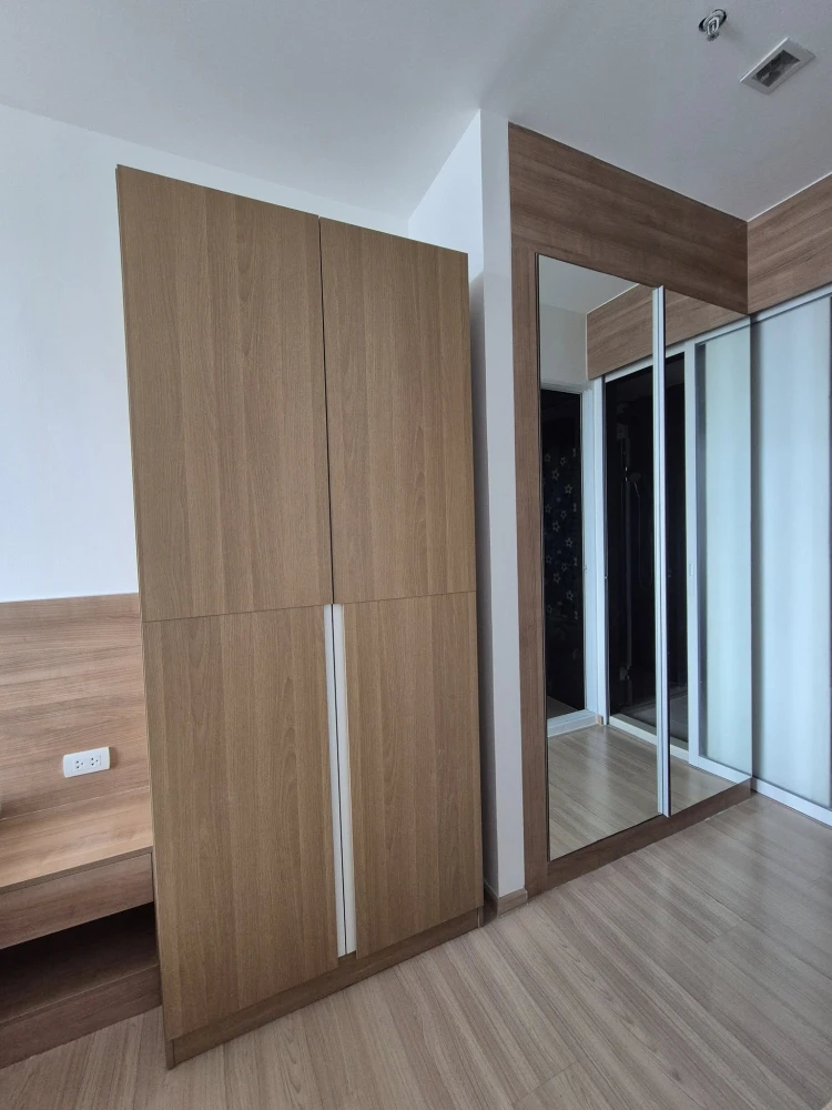 For rent: Rhythm Phahon Ari, 40th floor, great view, south facing, good weather all year round, not hot, comes with complete facilities, move in now.