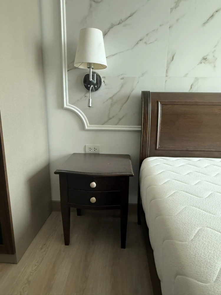 For rent: Rhythm Phahon-Ari. Spacious room with ample usable space, high-quality built-in marble wall cabinets, and stunning high-floor views.Book now