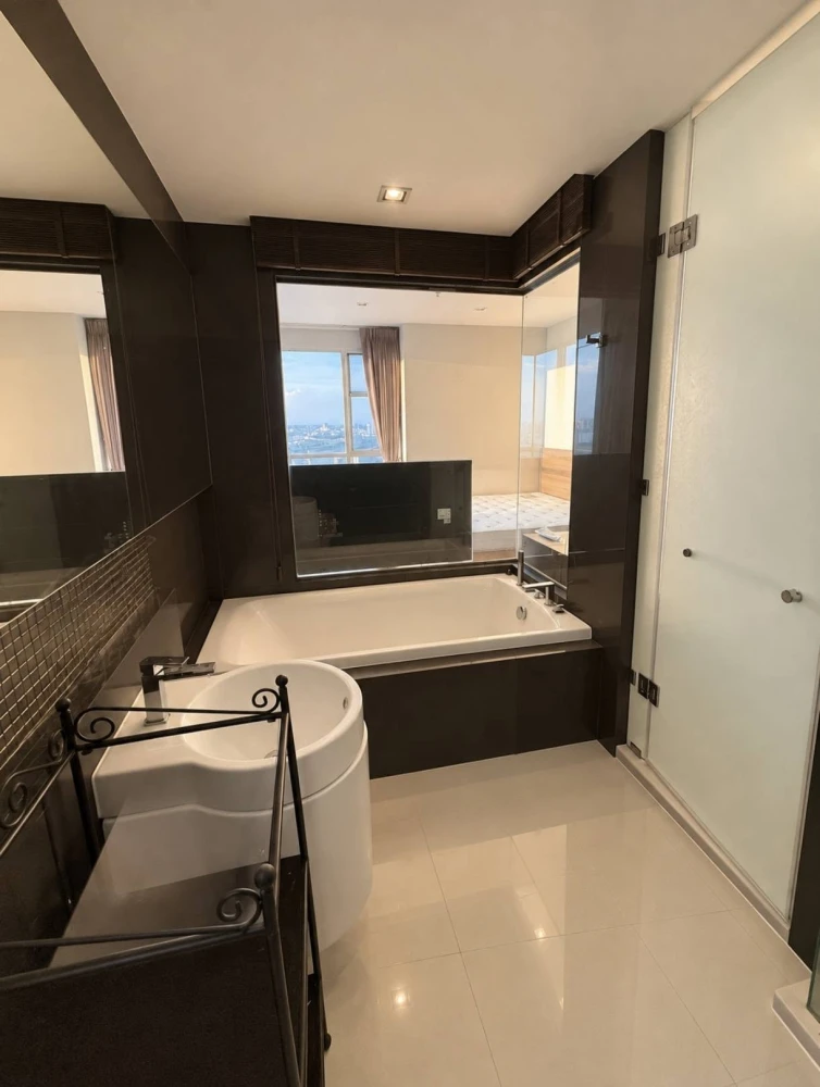 For sale/rent: Rhythm Phahon-Ari, corner unit, quiet, great location, beautiful unblocked view. Don't miss this amazing deal!