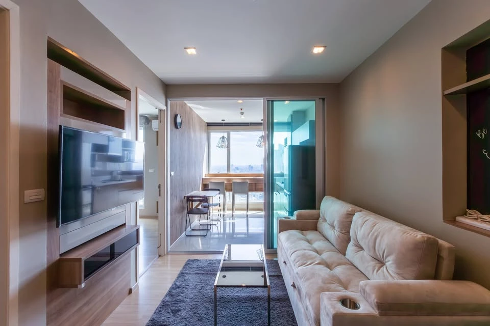 For rent: Rhythm Phahon-Ari, fully furnished, ready to move in, high floor, open view, meets all needs.