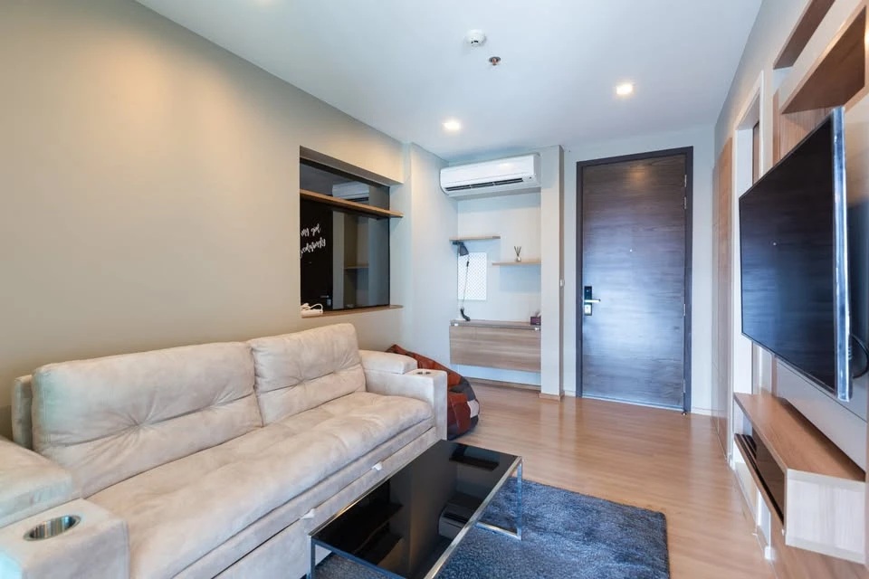 For rent: Rhythm Phahon-Ari, fully furnished, ready to move in, high floor, open view, meets all needs.