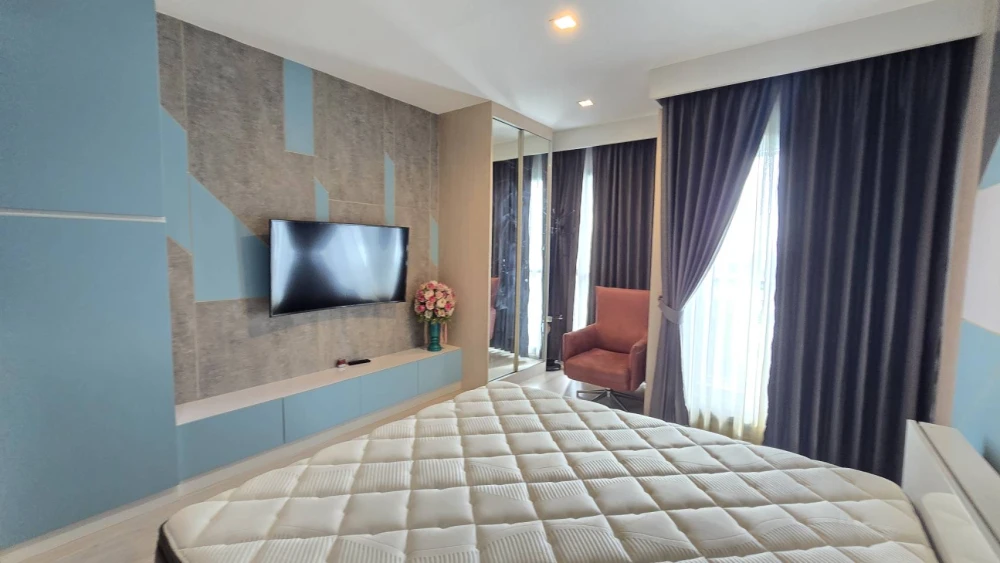 For rent: Rhythm Rangnam, fully furnished with built-in furniture, 12th floor, BTS view. This is a must-book!