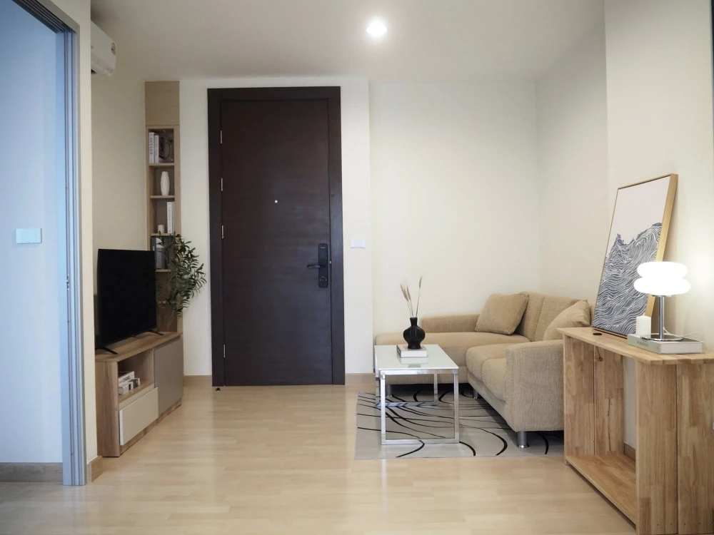 For rent: Rhythm Ratchada, 1 bedroom, 1 bathroom, spacious living area, fully furnished. Don't miss out!