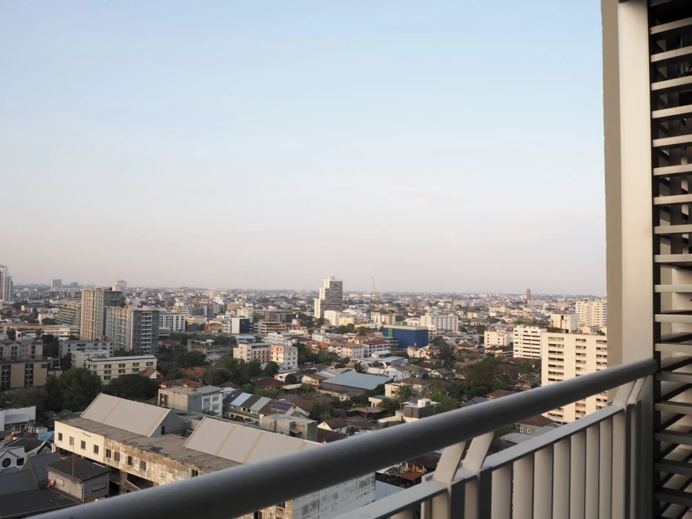 For rent: Rhythm Ratchada, 1 bedroom, 1 bathroom, spacious living area, fully furnished. Don't miss out!
