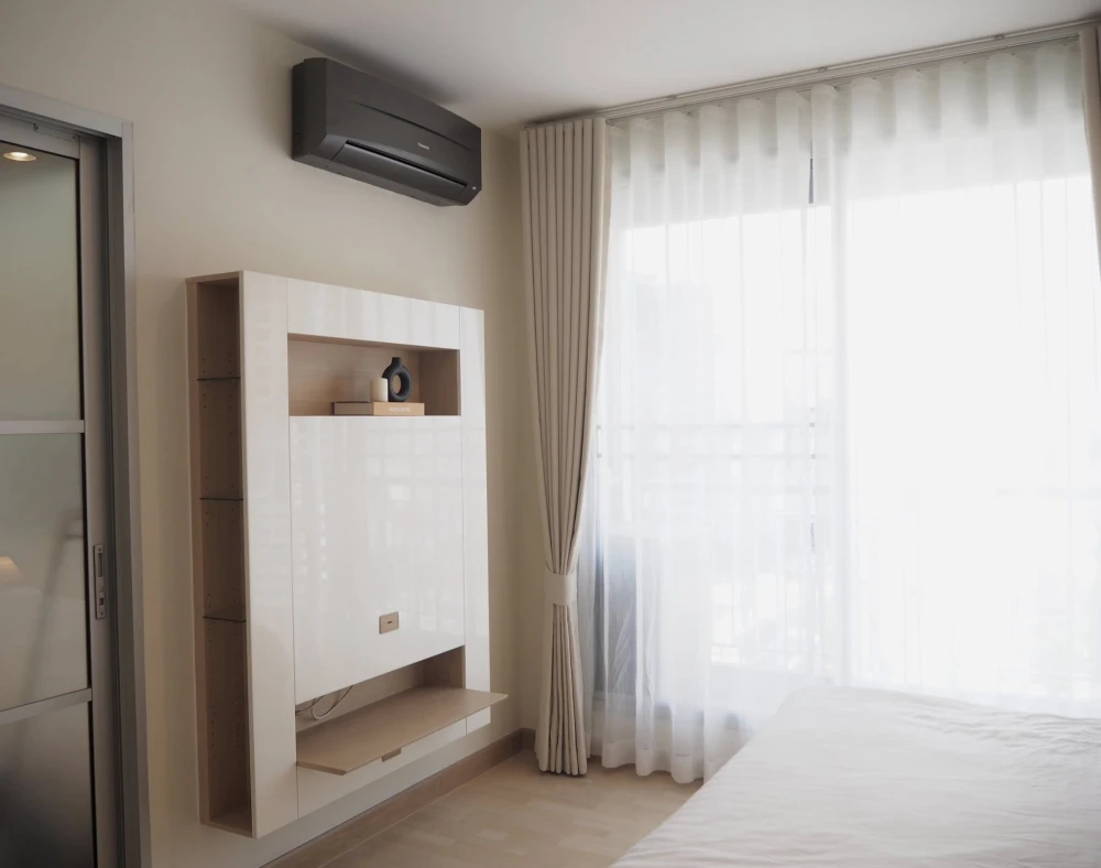 For rent: Rhythm Ratchada, 1 bedroom, 1 bathroom, spacious living area, fully furnished. Don't miss out!
