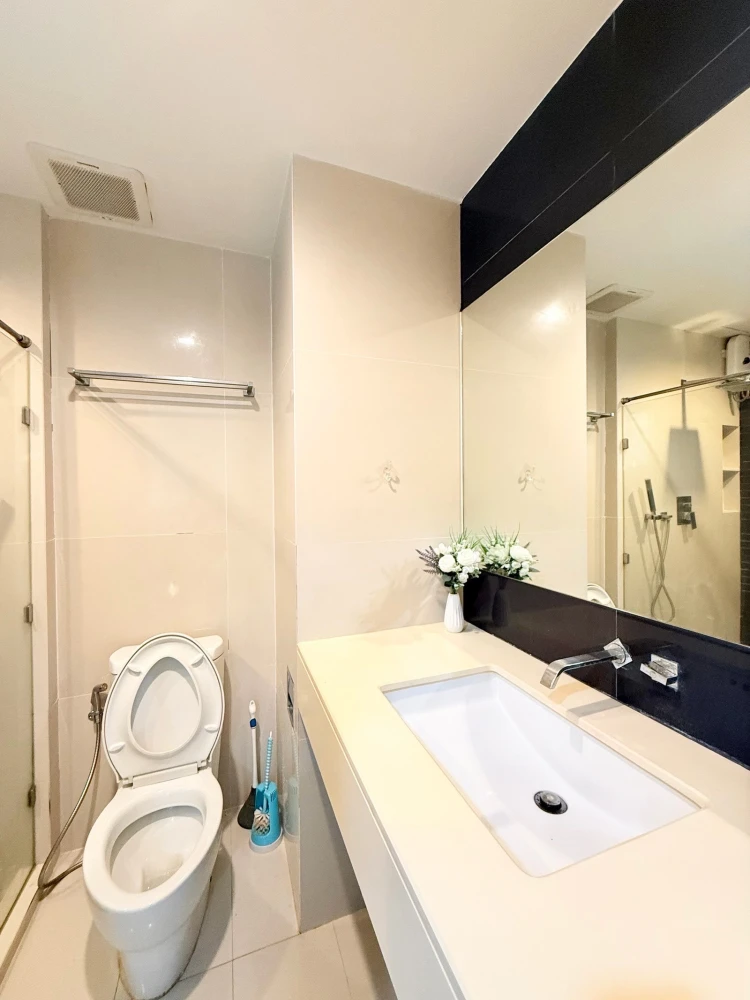 For rent: Rhythm Ratchada-Huaikhwang, 31st floor, fully furnished, very livable. Book now!