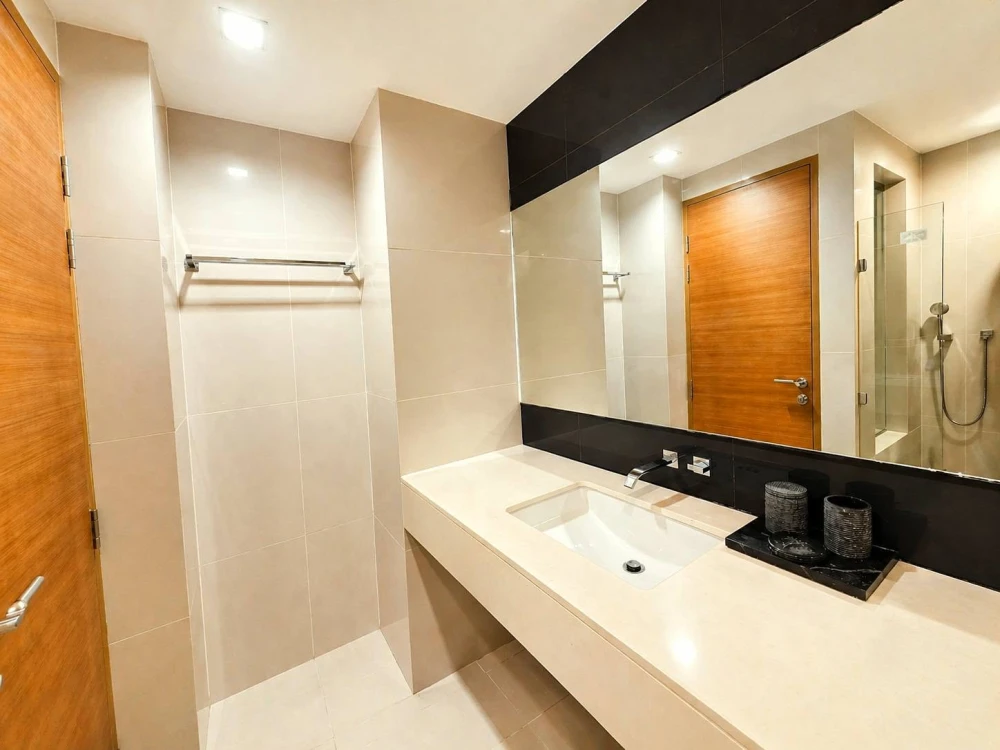 For rent: Rhythm Ratchada-Huaikhwang, high floor, Sky Kitchen unit with a Sky Bar in an Industrial Loft style, perfect for relaxing and enjoying the a