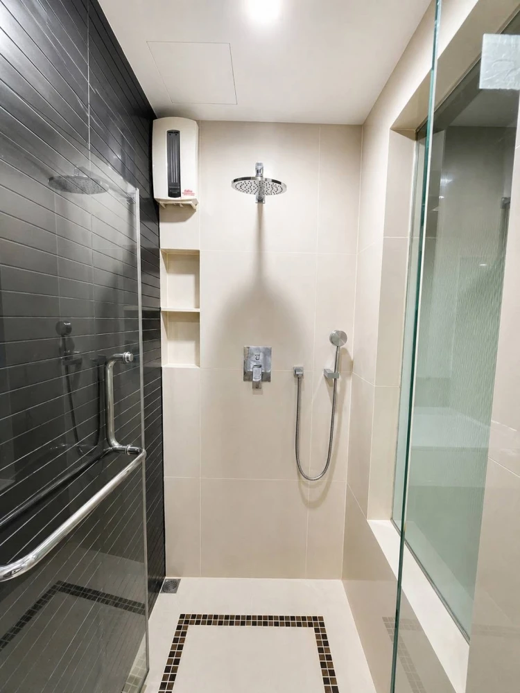 For rent: Rhythm Ratchada-Huaikhwang, high floor, Sky Kitchen unit with a Sky Bar in an Industrial Loft style, perfect for relaxing and enjoying the a