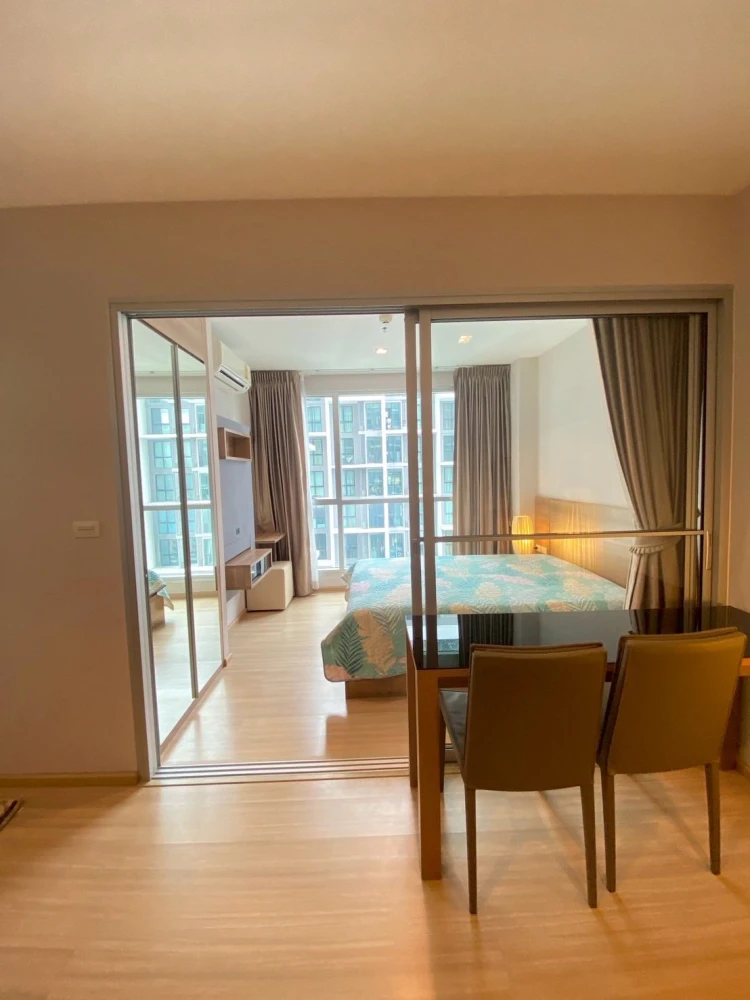For rent: Rhythm Ratchada-Huaikhwang, a nice room with complete furniture and amenities. Don't miss it.