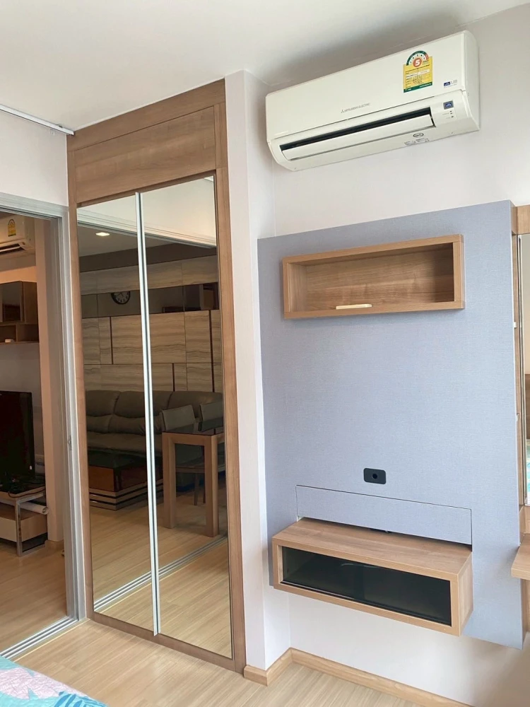 For rent: Rhythm Ratchada-Huaikhwang, a nice room with complete furniture and amenities. Don't miss it.