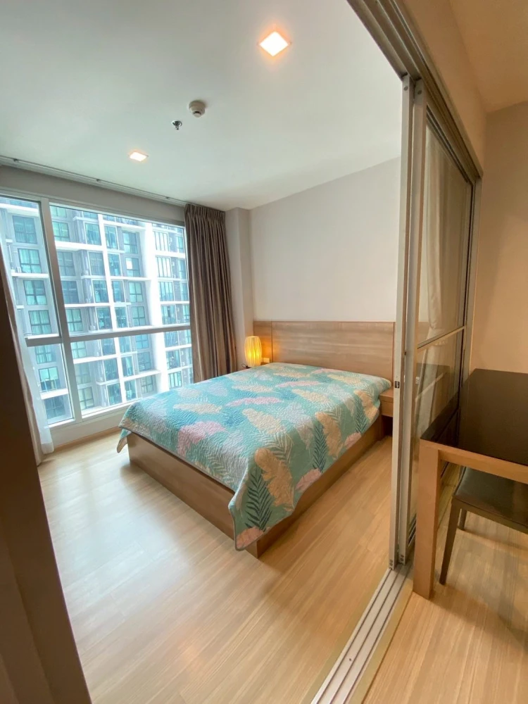For rent: Rhythm Ratchada-Huaikhwang, a nice room with complete furniture and amenities. Don't miss it.