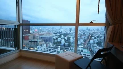 For rent: Rhythm Ratchada-Huaikhwang, ready to move in, high floor, fully furnished, just bring your bags+++