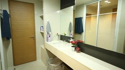 For rent: Rhythm Ratchada-Huaikhwang, ready to move in, high floor, fully furnished, just bring your bags+++