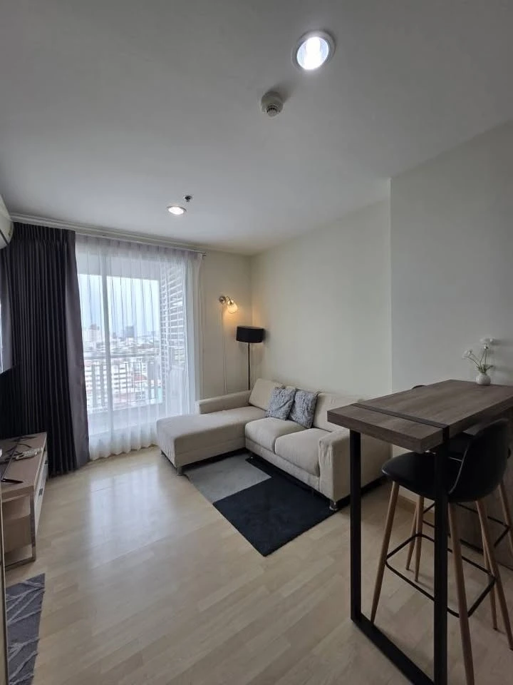 For rent: Rhythm Ratchada, spacious room, lots of usable space, with a stunning city view. Reserve now!